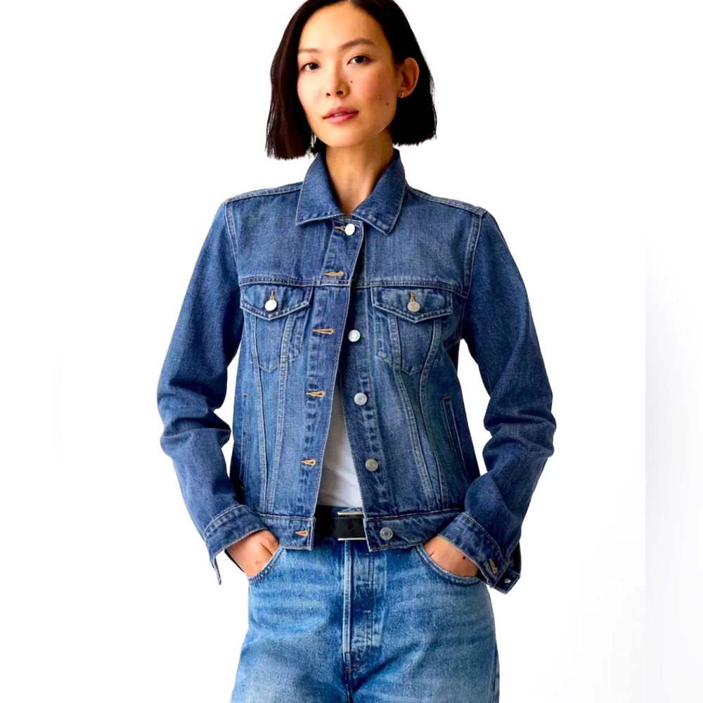 GAP Women's Icon Denim Jacket Size MEDIUM NWT